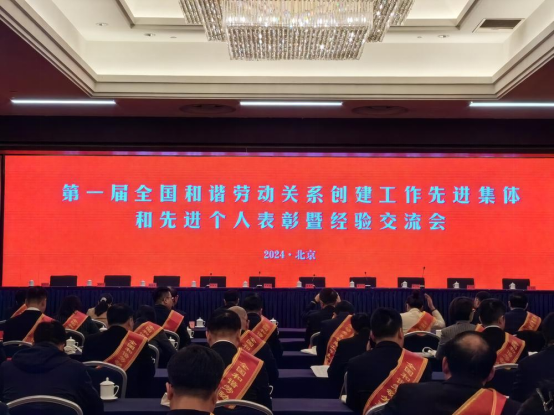 祝贺全联民间文物艺术品商会副会长、东方金典商业集团有限公司董事长兼总经理杨方先生获全国先进个人表彰。
