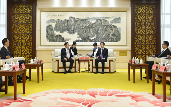 高云龙会见韩国中小企业中央会会长金基文一行