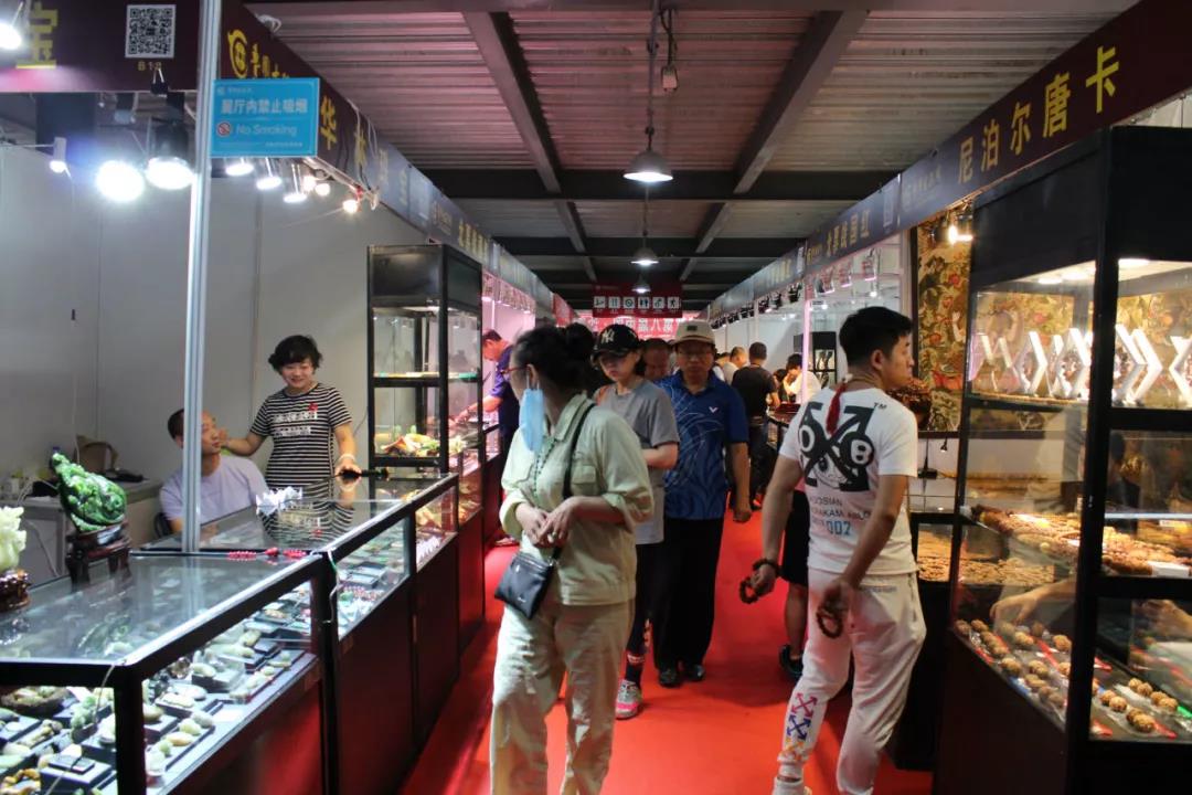 国内外古玩艺术品收藏爱好者聚首沈阳秋博会