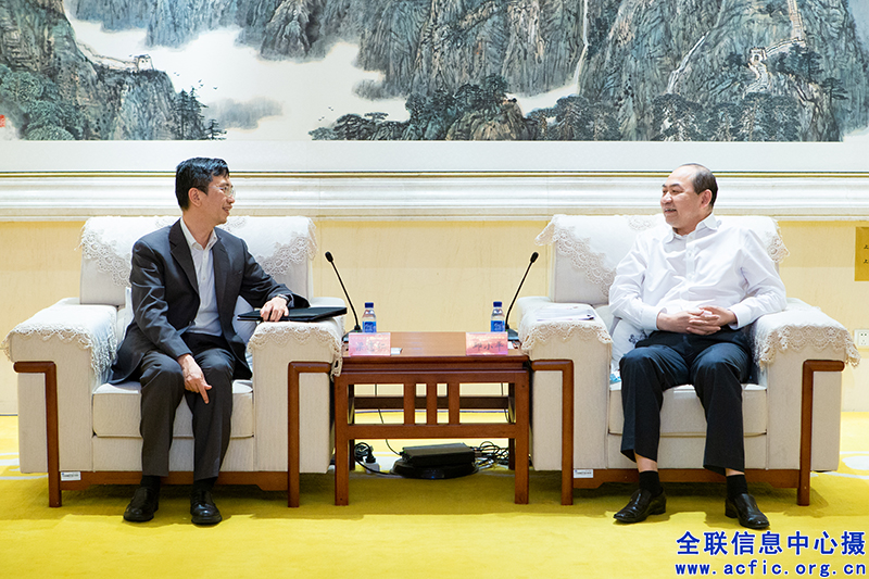 邱小平副主席会见香港驻京办主任梁志仁一行