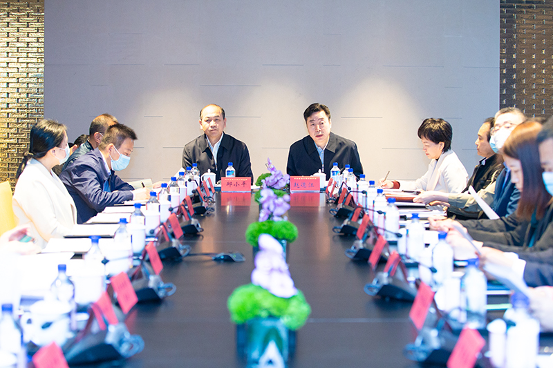 全国工商联与江西省人民政府召开全国工商联携手知名民营企业振兴革命老区赣州行活动启动会