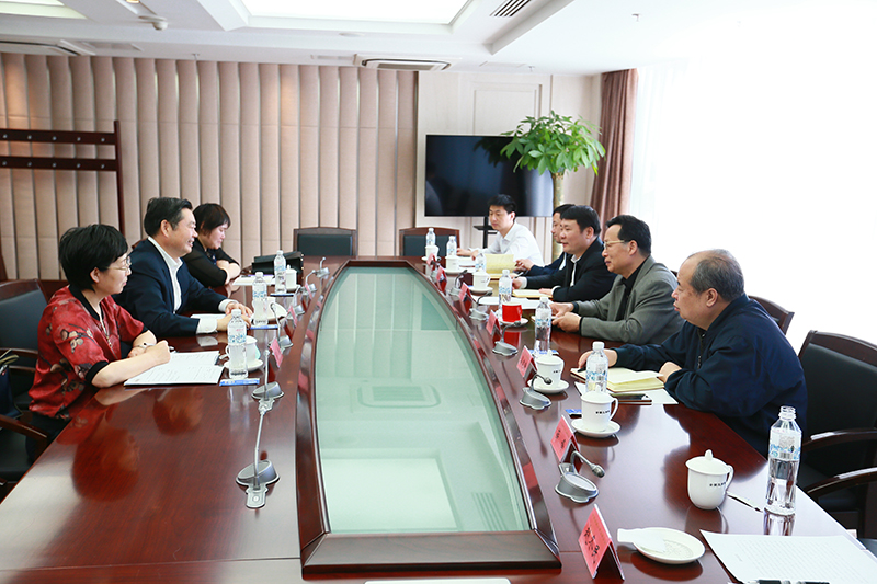 谢经荣会见国家乡村振兴局洪天云一行