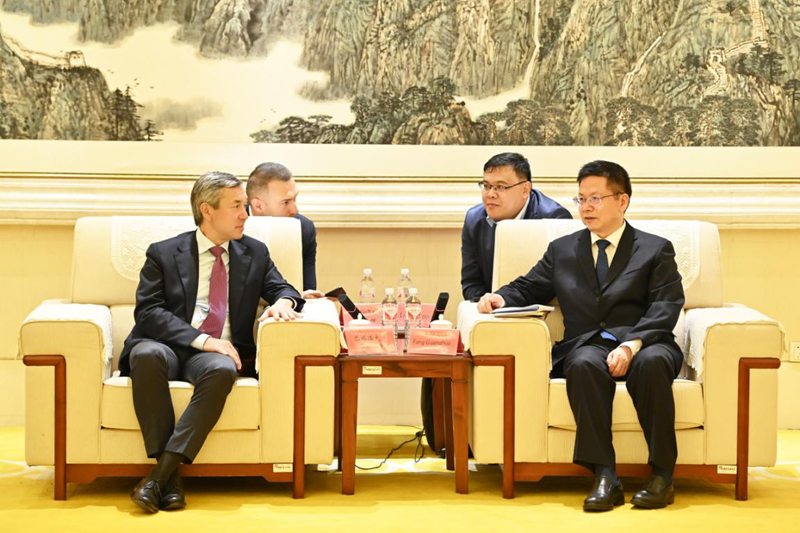 方光华副主席会见哈萨克斯坦国家企业家协会(阿塔梅肯)主席团主席巴塔洛夫·雷姆贝克一行
