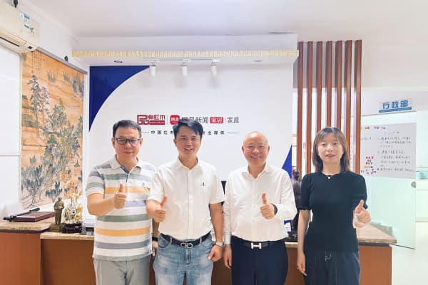 全联民间文物艺术品商会文创分会会长一行到访中山 共探红木文创发展新路径